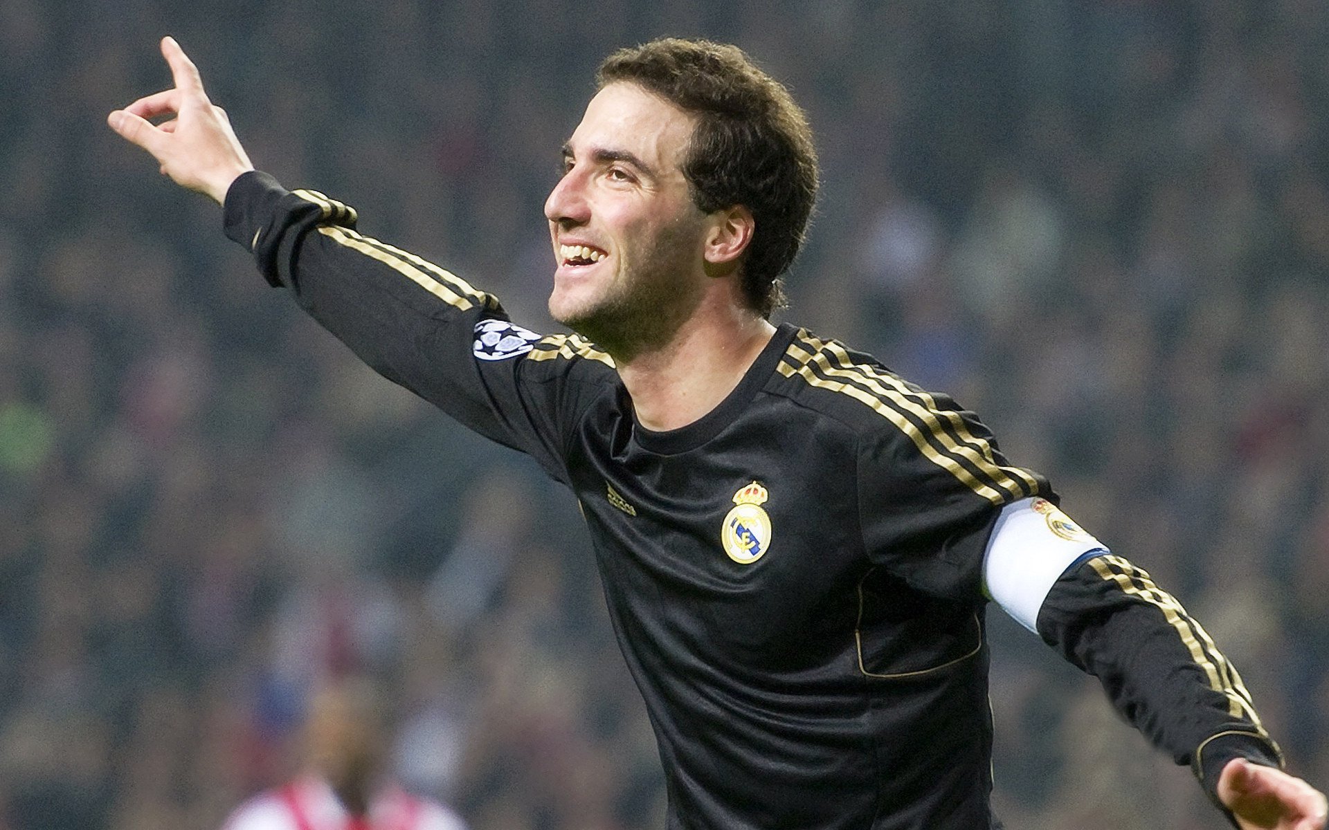 全国男子健身模特大赛 强调健康体态与舞台表现