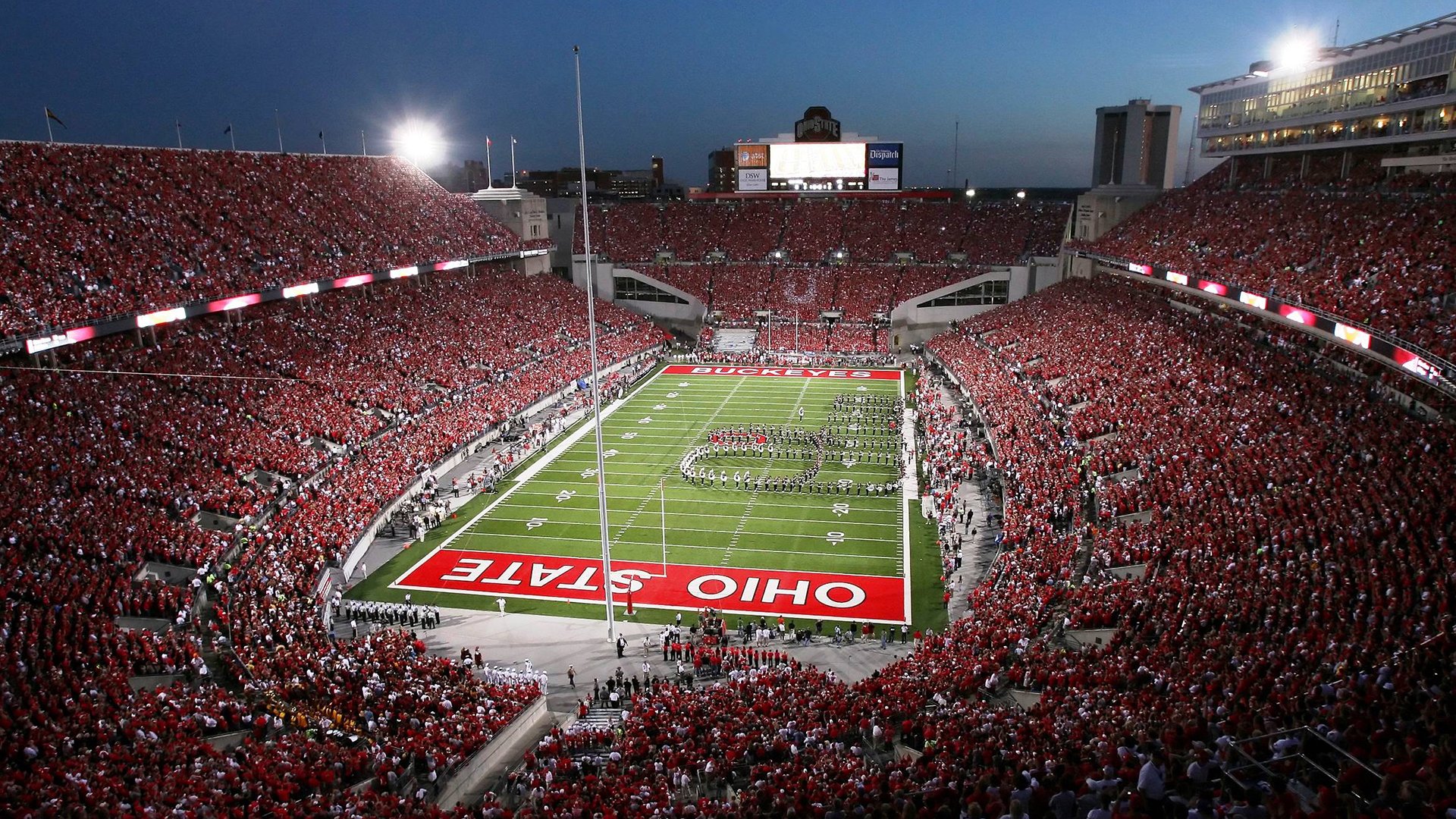 综合体育系“足球九宫格射门赛” 技术精准度成为亮点